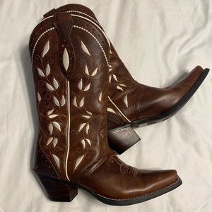 Ariat western boots. Size 7.5B.